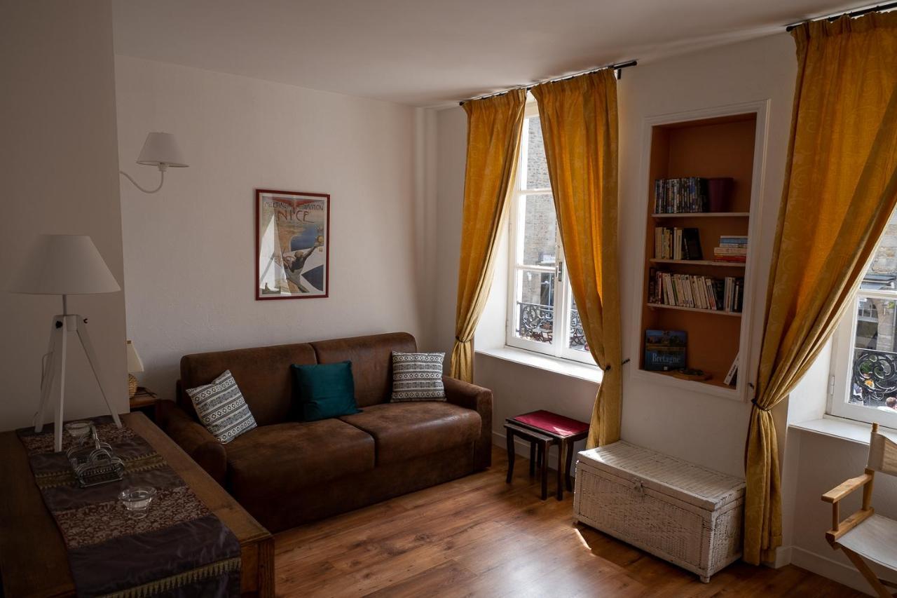 Appartement Place Des Cordeliers Dinan Exteriör bild