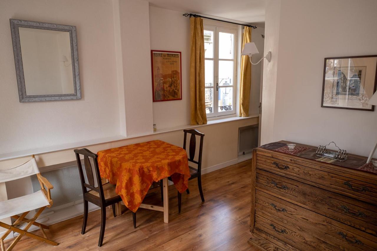 Appartement Place Des Cordeliers Dinan Exteriör bild